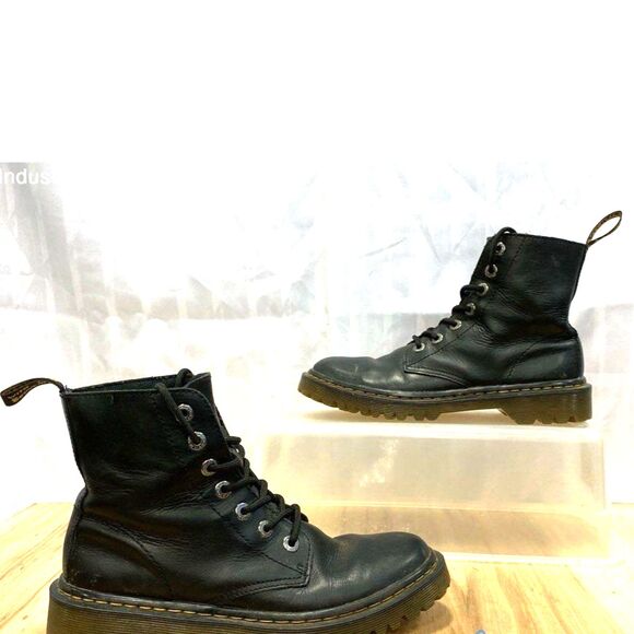 Dr. Martens Luana Combat Boot Black Leather Pull Tab Ankle Lace Up - Picture 2 of 7